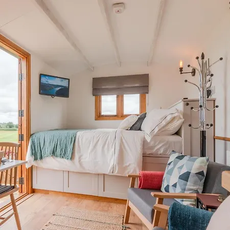 Outbak Shepherds Hut Cheltenham Exterior foto
